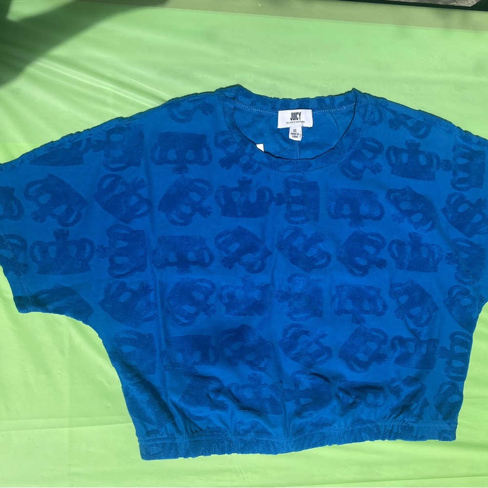 Juicy Couture soft crop top blue size XL
NEW WITH TAGS